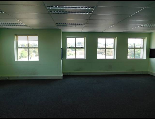 383M² OFFICE TO LET IN HYDE PARK
